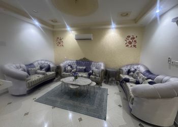 شقة بصاله وثلاث غرف نوم ومجلس 