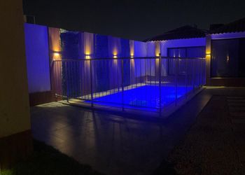 شالية بمجلس مطل على الفناء الخارجي 