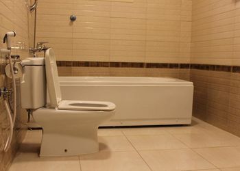 استديو بسرير ماستر وأثاث مريح 