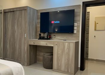استديو بسرير ماستر وأثاث مريح 