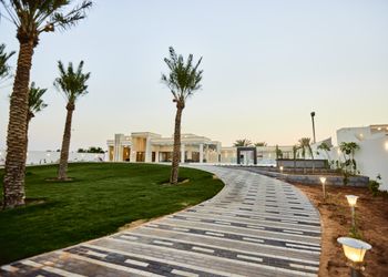 شاليه بآلعاب خارجية ومسبح خارجي