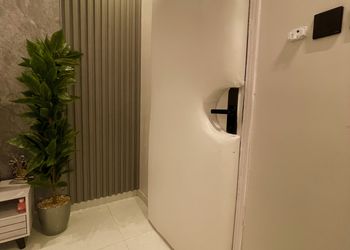 استديو بسرير ماستر وجلسة جانبية 