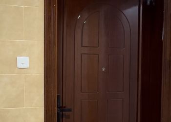 استديو بسرير ماستر وجلسة جانبية