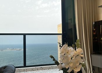 شقة بغرفة معيشة وغرفتين نوم 