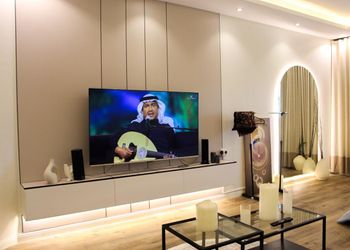 استديو بأثاث مريح وبسيط 
