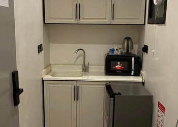 شقة بغرفة معيشة وغرفة نوم 