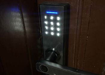 استديو بسرير ماستر وجلسة جانبية 