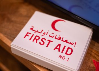 استديو بأثاث مريح وبسيط 