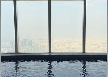 شقة بغرفة معيشة وغرفة نوم 