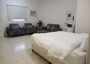 استديو بسرير ماستر وجلسة جانبية 