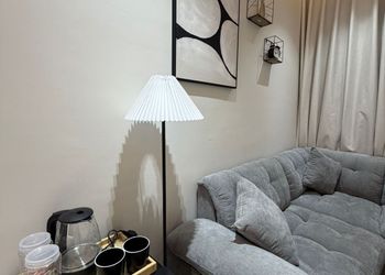 استديو بسرير ماستر وجلسة جانبية 