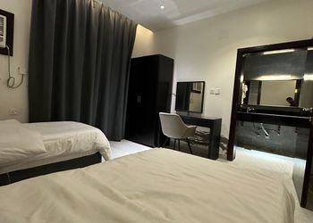 شقة بغرفة معيشة وغرفتين نوم 