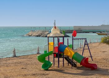 شقة بصالة وغرفة نوم بأثاث مريح