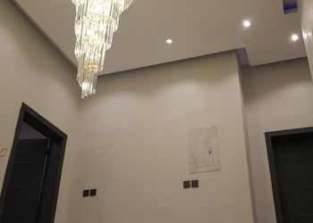استديو بسرير ماستر وأثاث مريح 