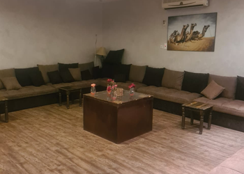 مزرعة بمسطح اخضر وجلسات خارجية 