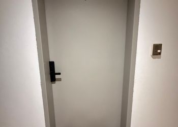 شقة بغرفة معيشة وغرفة نوم 