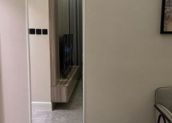 شقة بصالة انيقة وغرفة نوم