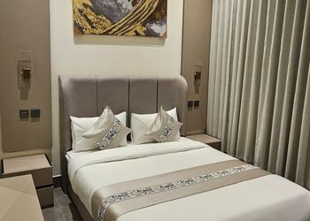 استديو بأثاث مريح وبسيط 