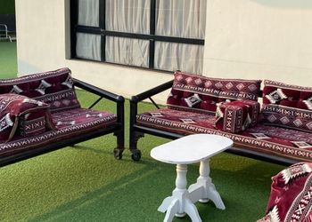 شاليه بألعاب أطفال ومسبح