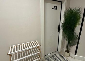 شقة بغرفة معيشة وغرفة نوم 