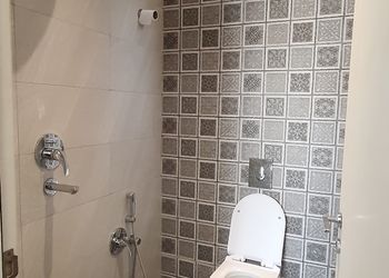 شاليه بمسطح اخضر ومسبح 