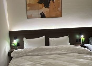 استديو بسرير ماستر وجلسة جانبية