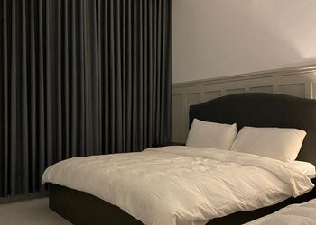 استديو بأثاث مريح وبسيط 
