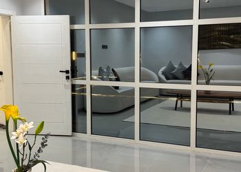 شاليه بمجالس أنيقة ومسبح خارجي