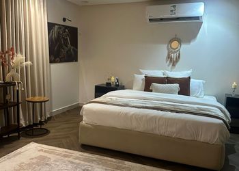 استديو بسرير ماستر وجلسة جانبية 