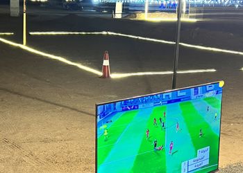 مخيم أنيق بملعب طائرة وحفرة مندي