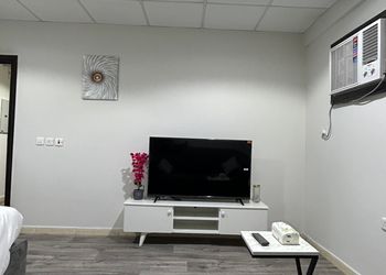 استديو بسرير ماستر وأثاث مريح 