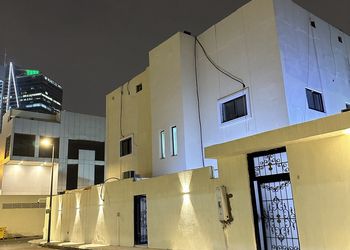 استديو بأثاث مريح وبسيط 