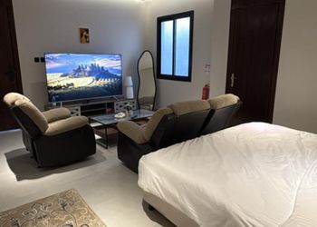 استديو بسرير ماستر وجلسة جانبية