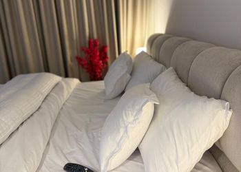 استديو بسرير ماستر وأثاث مريح 