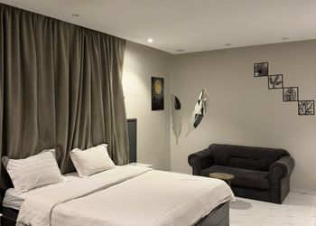 استديو بسرير ماستر وأثاث مريح 