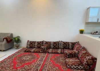 استراحة بمجلس وفناء خارجي 
