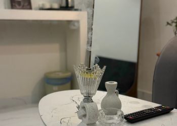 شقة بصالة هادئة ودخول ذاتي 