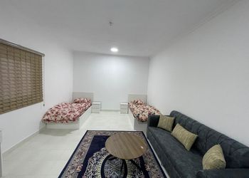استديو هادئ بسريرين فردية