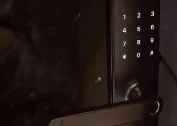 استديو بسرير ماستر وأثاث مريح 
