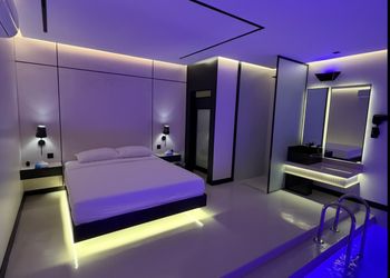 استديو بسرير ماستر وجلسة جانبية 