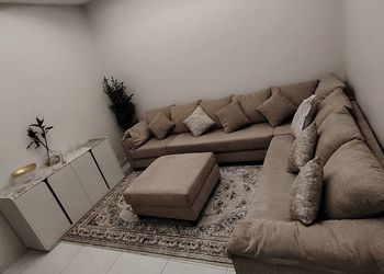 شقة بغرفة معيشة وغرفة نوم 