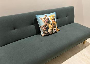 استديو بأثاث مريح وبسيط 