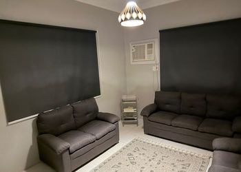 شقة بغرفة معيشة وغرفة نوم 