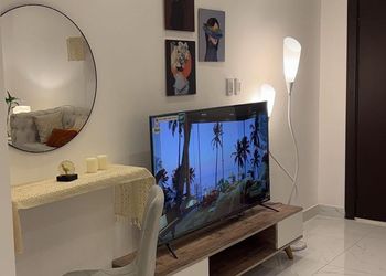 استديو بسرير ماستر وجلسة مريحة 