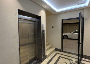 استديو بأثاث مريح وبسيط 