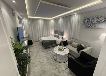 استديو هادئ بدخول ذاتي