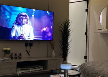 استديو بسرير ماستر وجلسة مريحة 