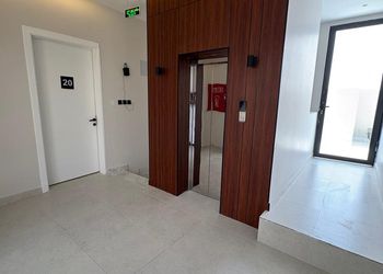 استديو بسرير ماستر وجلسة جانبية
