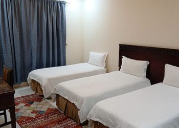 شقة بغرفة معيشة وغرفة نوم 