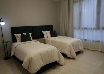 شقة بثلاث غرف نوم وصالة